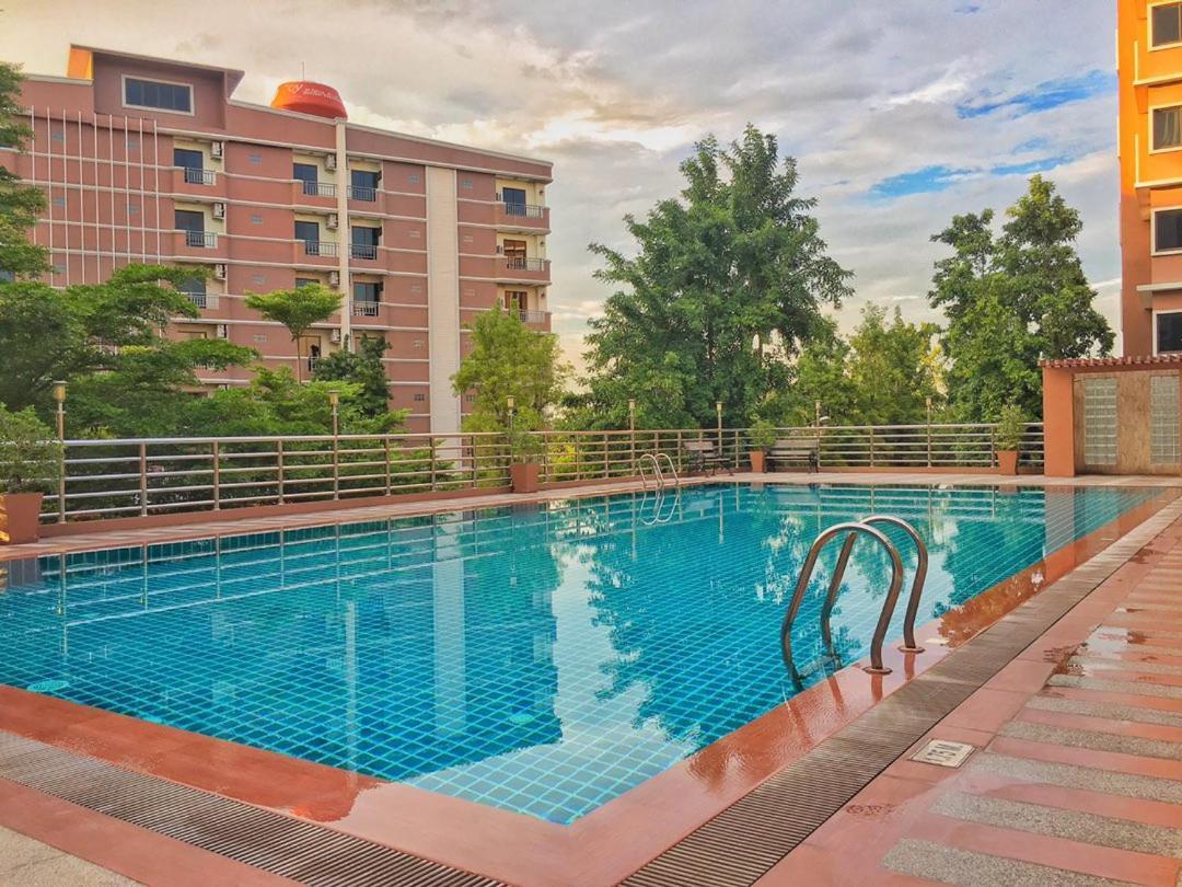 The Route Sriracha Hotel And Residence Ban Laem Chabang Exterior foto